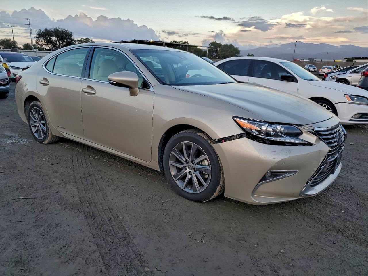 2017 LEXUS ES 300H