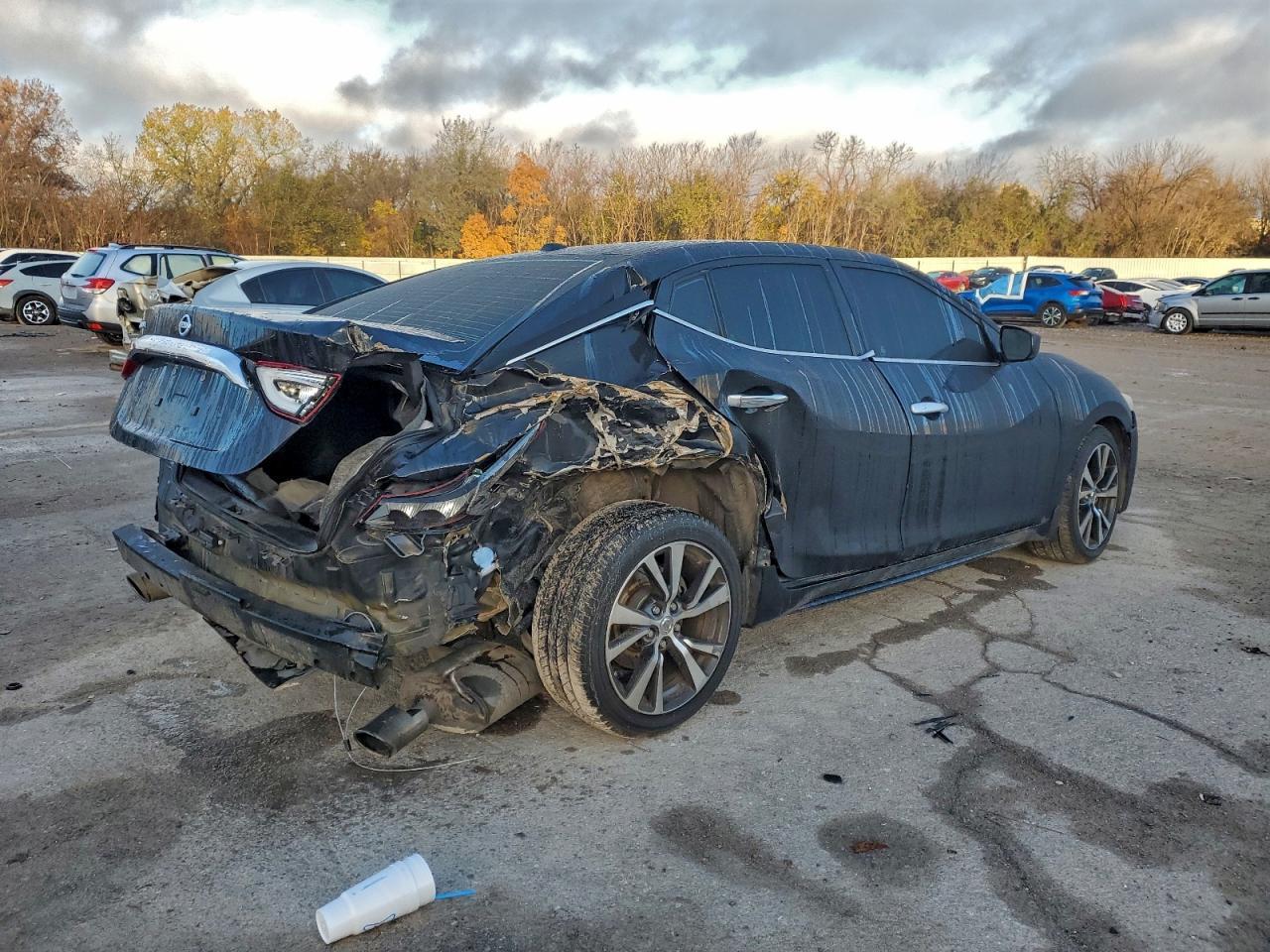 2017 NISSAN Maxima