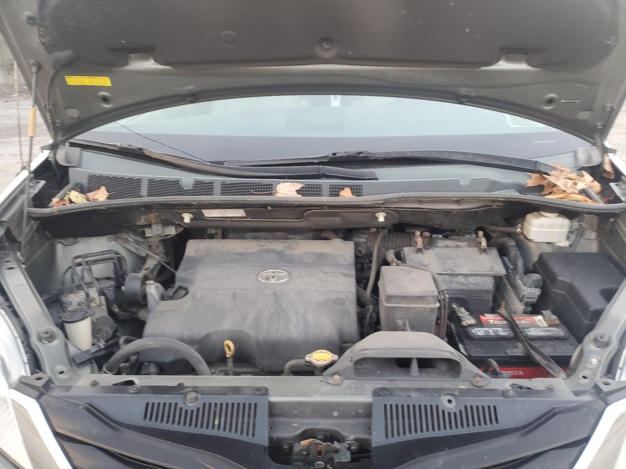 2012 TOYOTA SIENNA