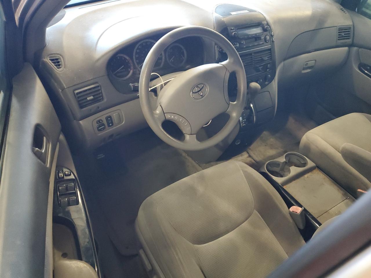 2005 TOYOTA SIENNA
