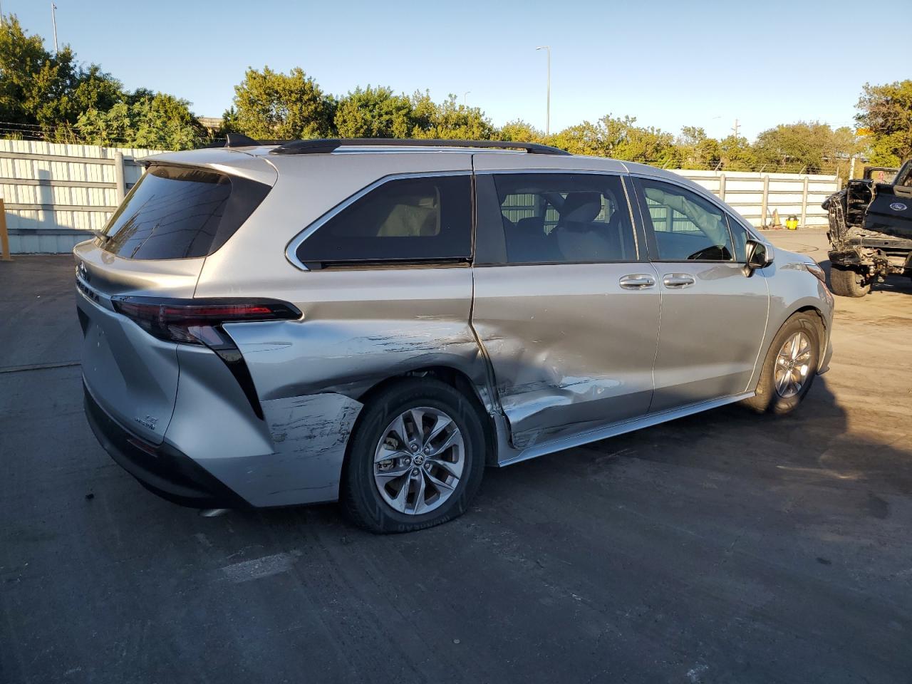 2023 TOYOTA SIENNA