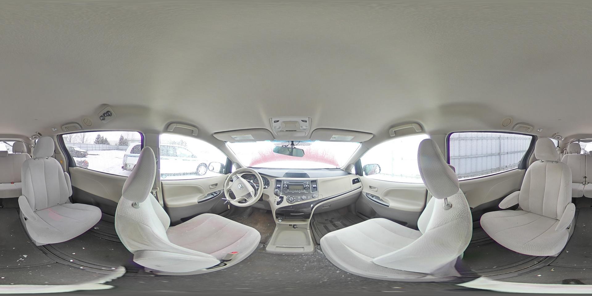 2012 TOYOTA SIENNA