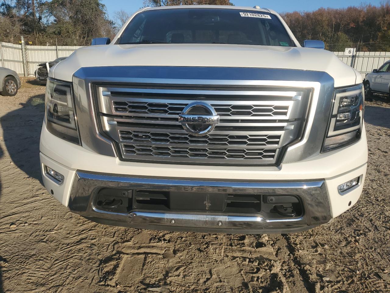 2017 NISSAN Titan