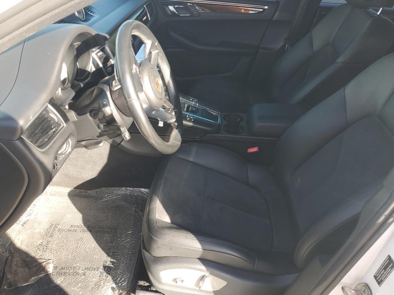 2016 PORSCHE Macan