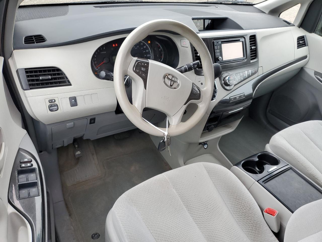 2013 TOYOTA SIENNA