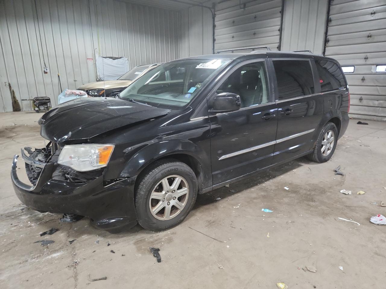 2012 CHRYSLER Town & Country