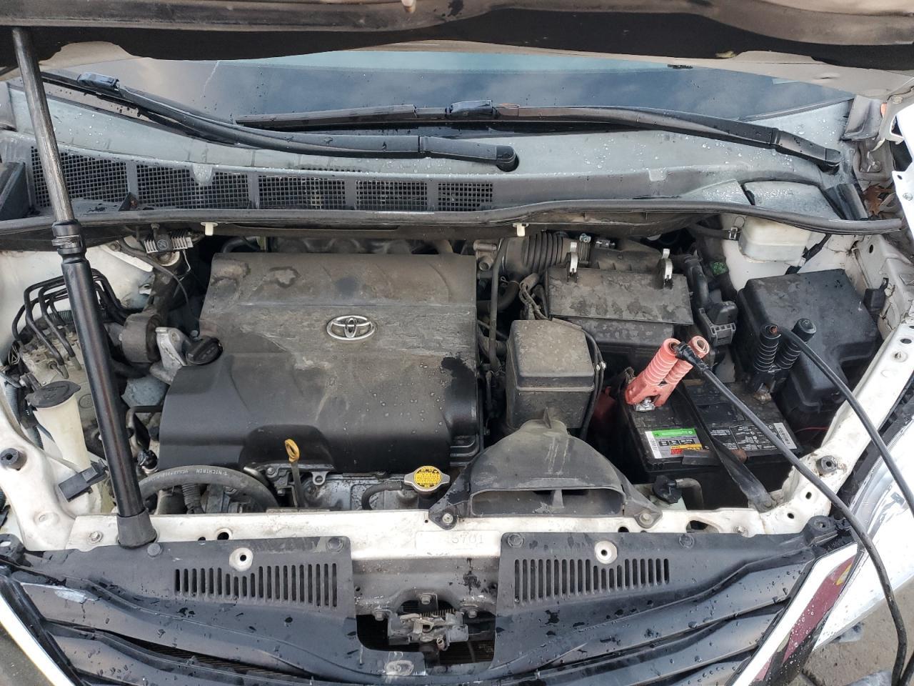 2012 TOYOTA SIENNA