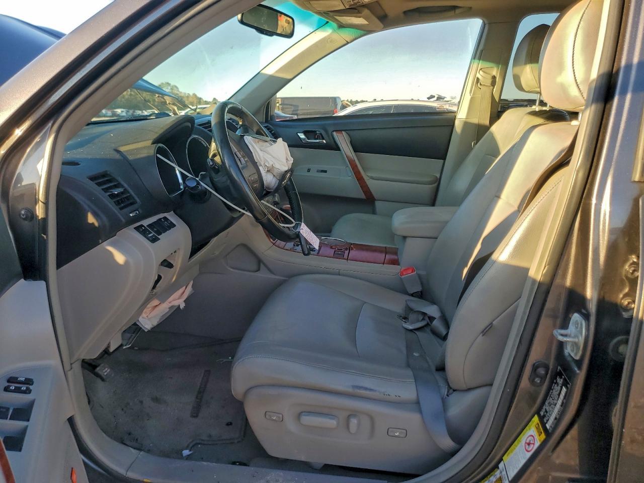 2010 TOYOTA HIGHLANDER