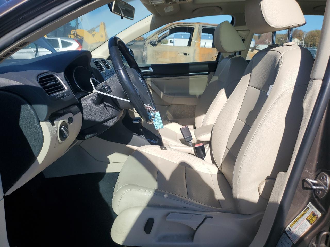 2011 VOLKSWAGEN JETTA