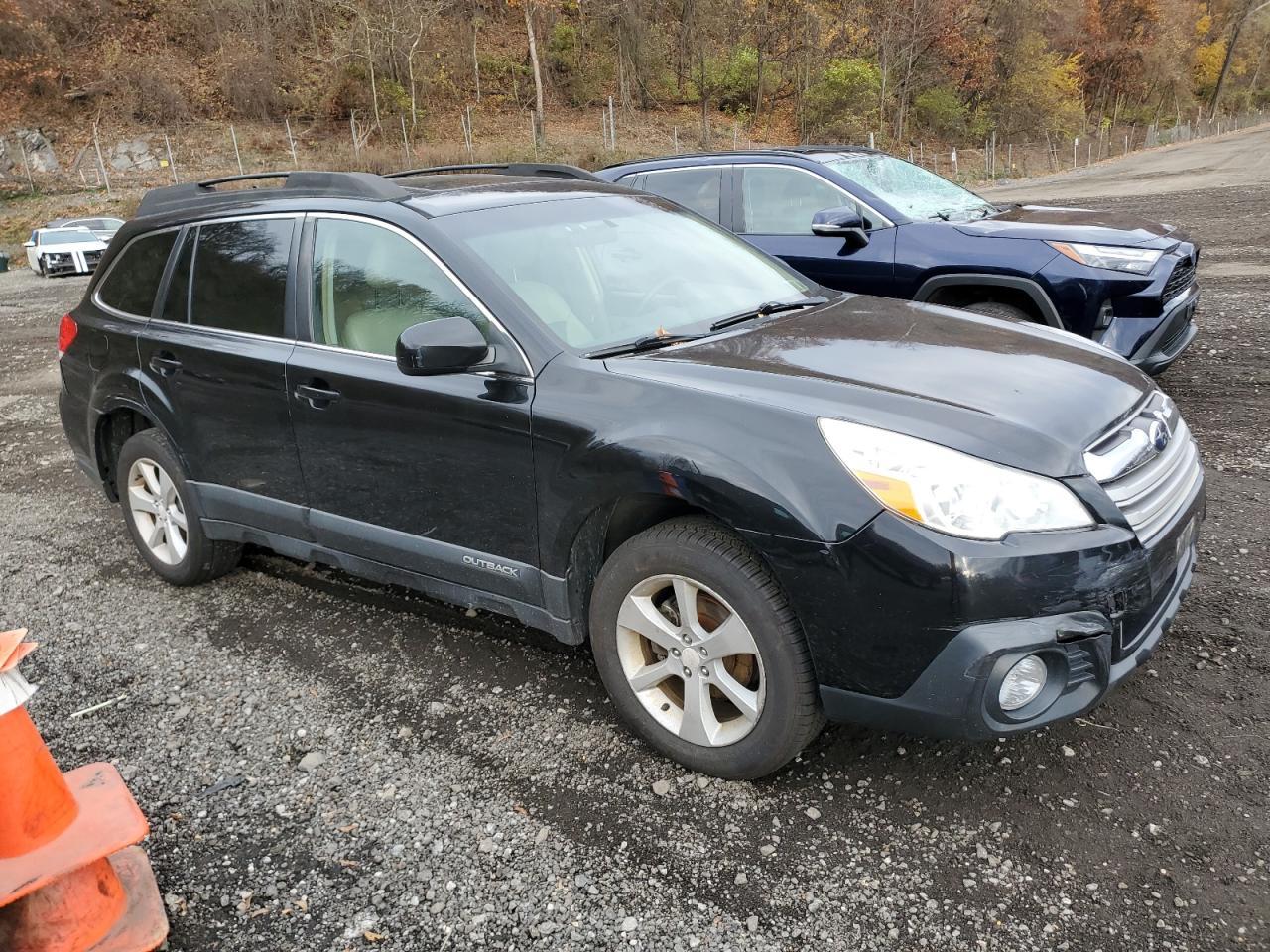 2014 SUBARU Outback