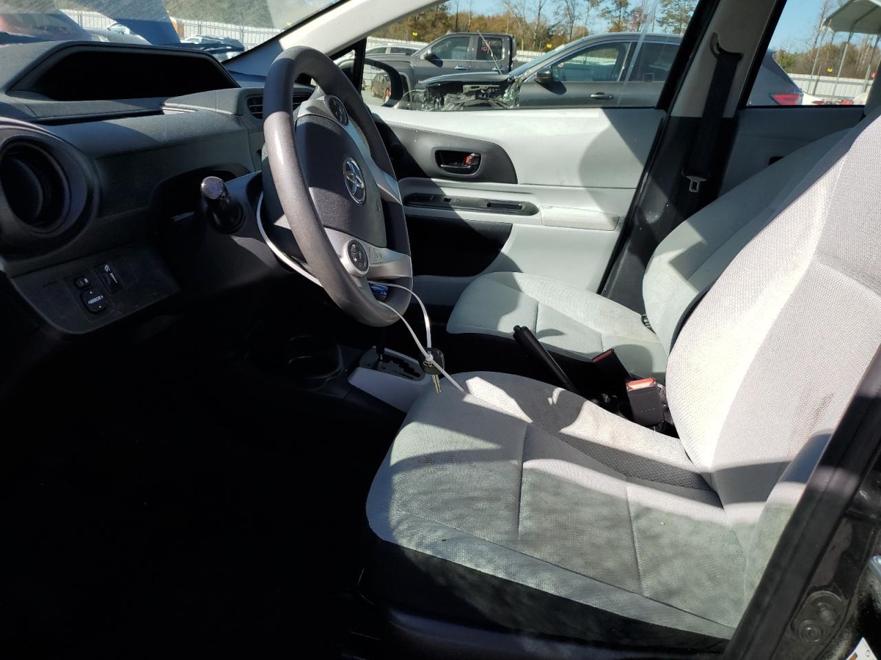 2013 TOYOTA Prius c