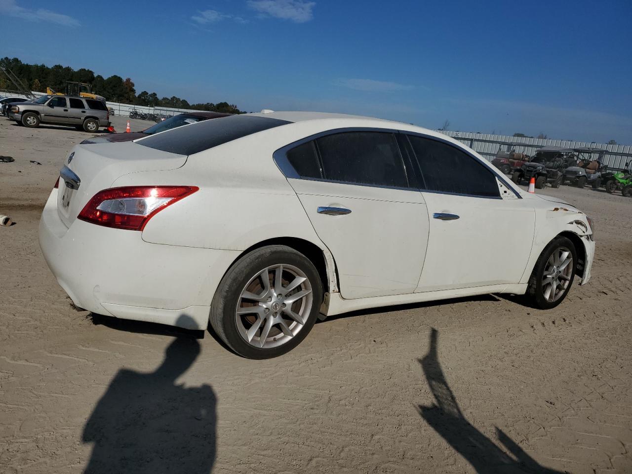 2011 NISSAN Maxima