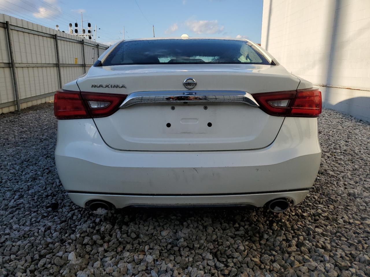 2017 NISSAN Maxima