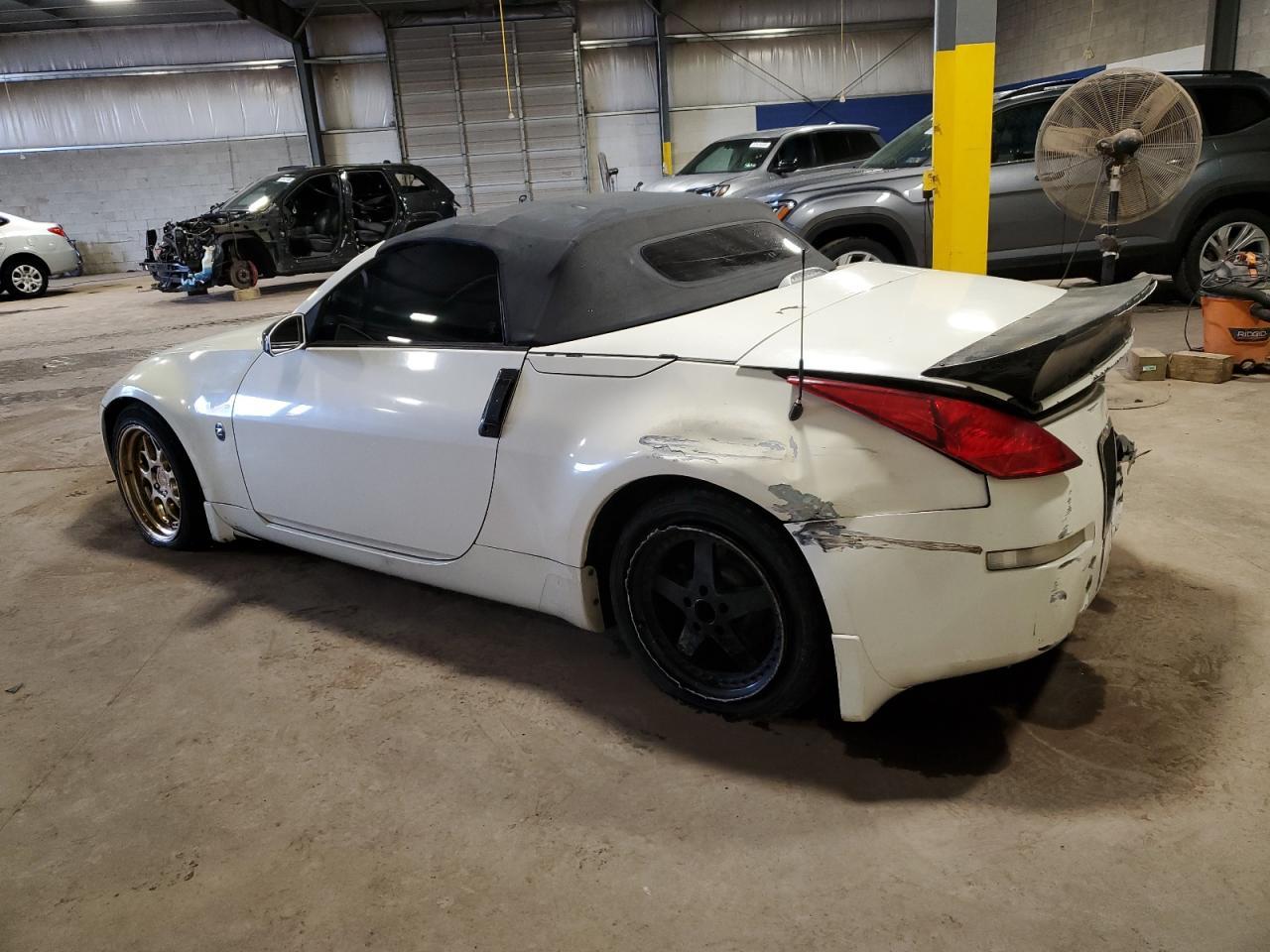 2004 NISSAN Z