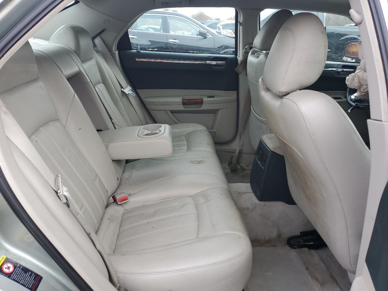 2005 CHRYSLER 300