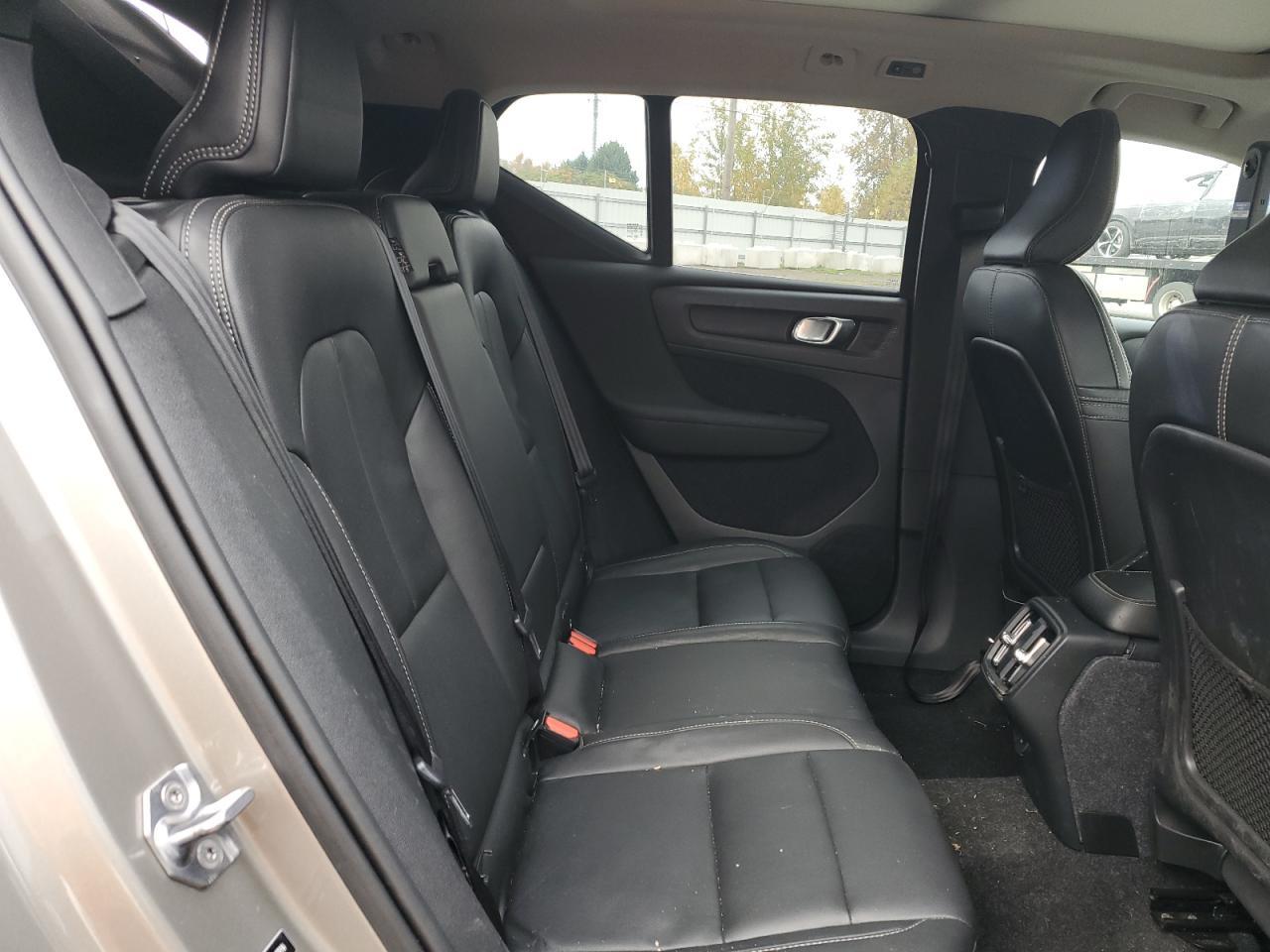 2020 VOLVO XC40