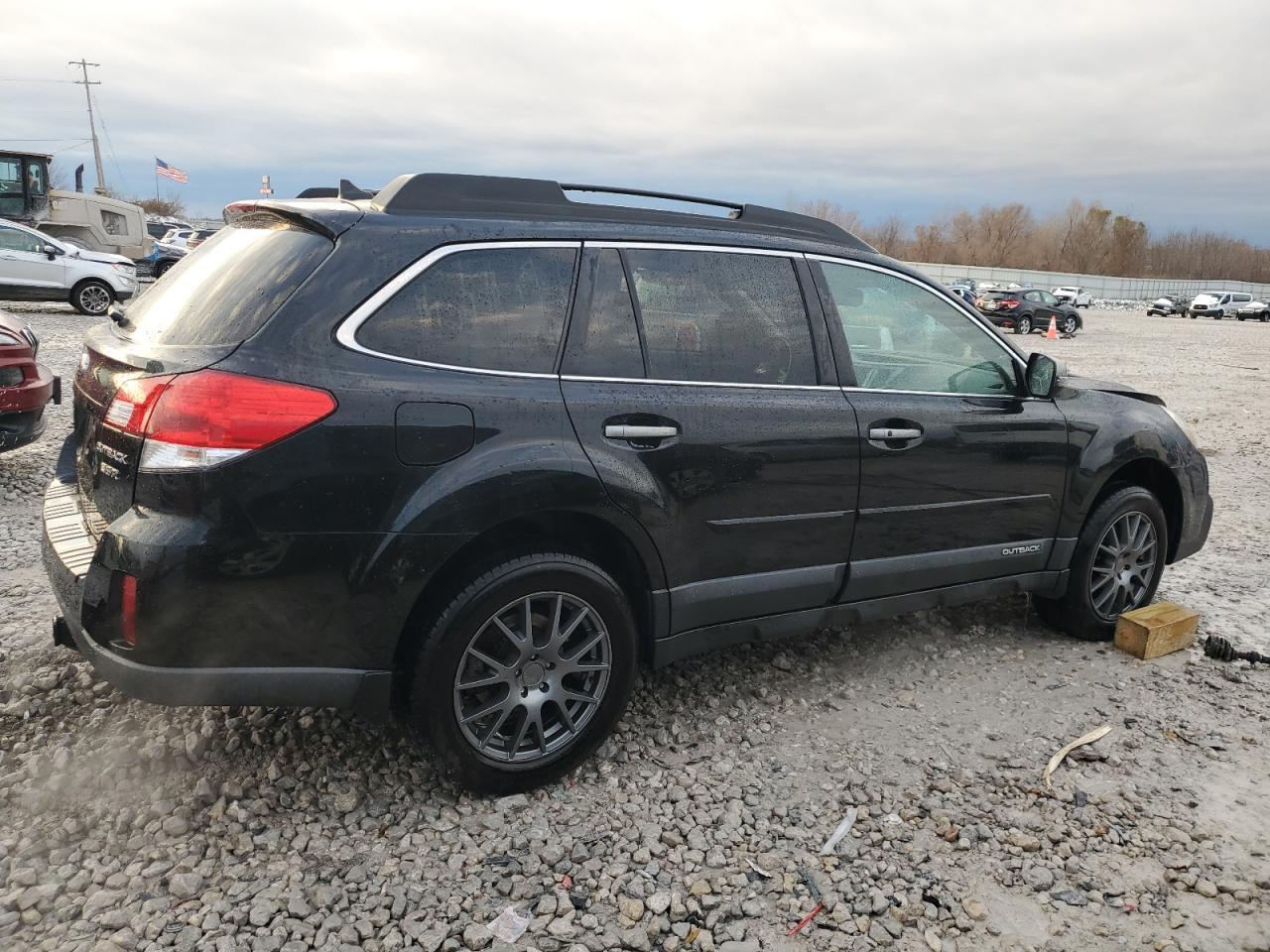 2013 SUBARU Outback