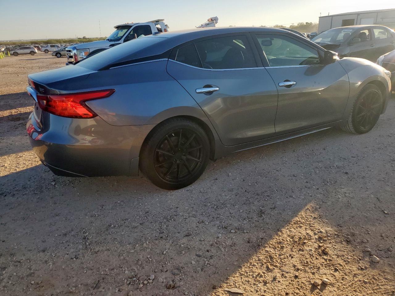 2016 NISSAN Maxima