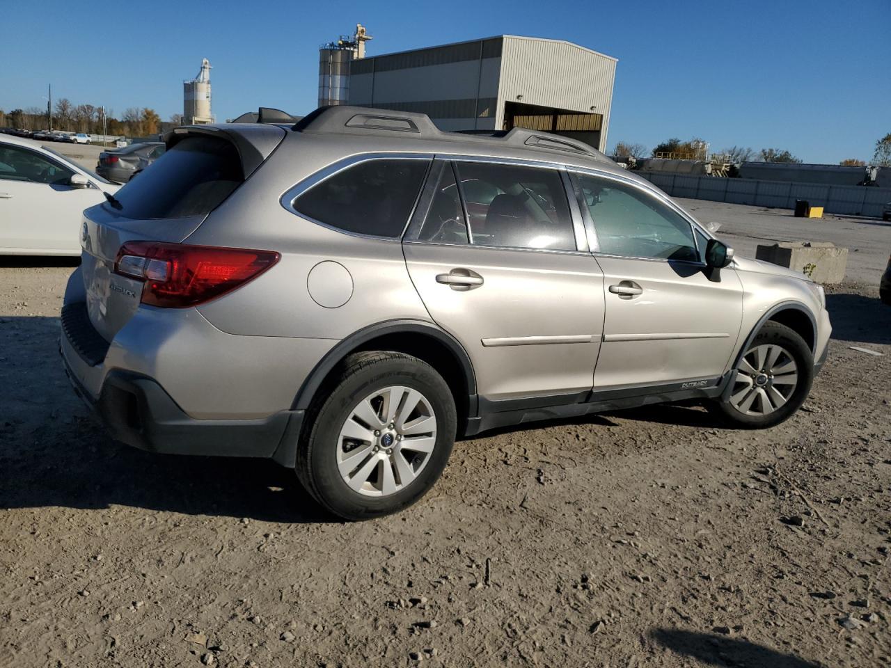 2018 SUBARU Outback