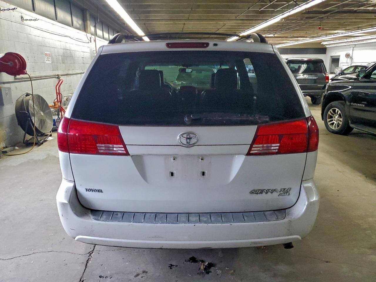 2005 TOYOTA SIENNA