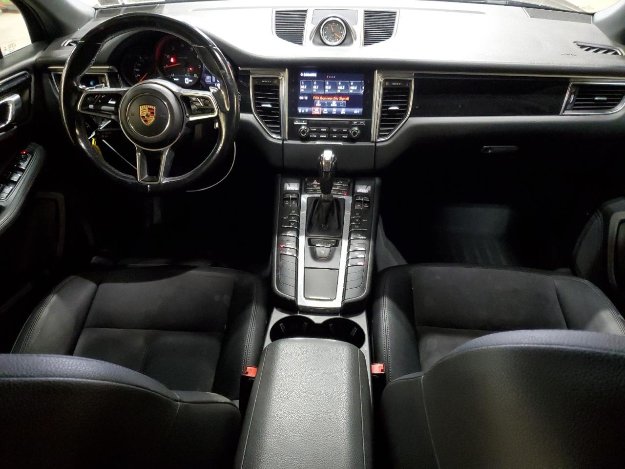 2017 PORSCHE Macan