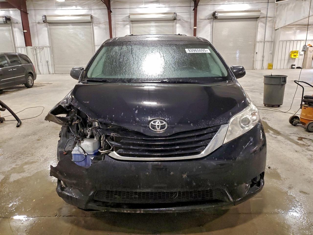 2017 TOYOTA SIENNA