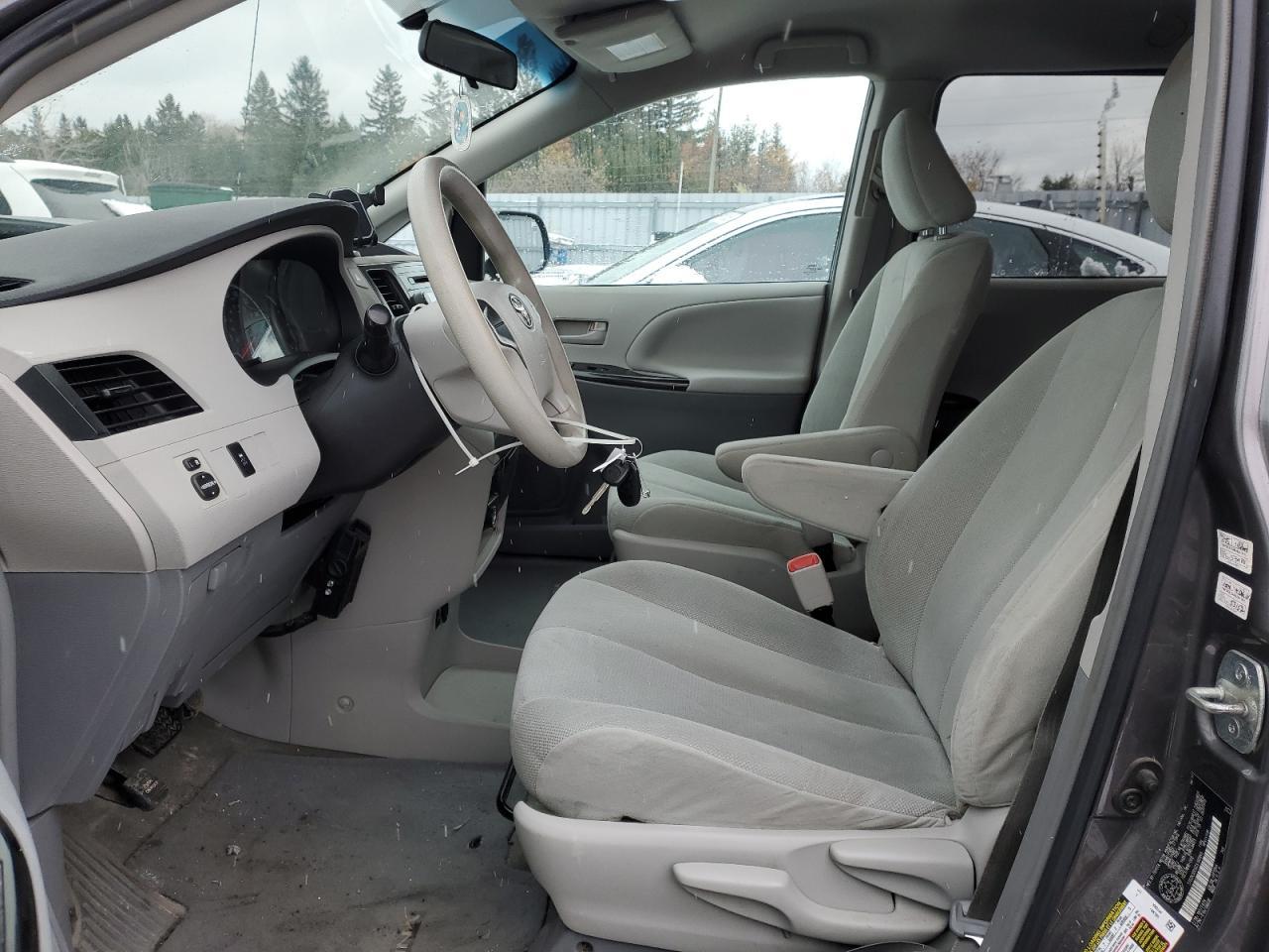 2012 TOYOTA SIENNA