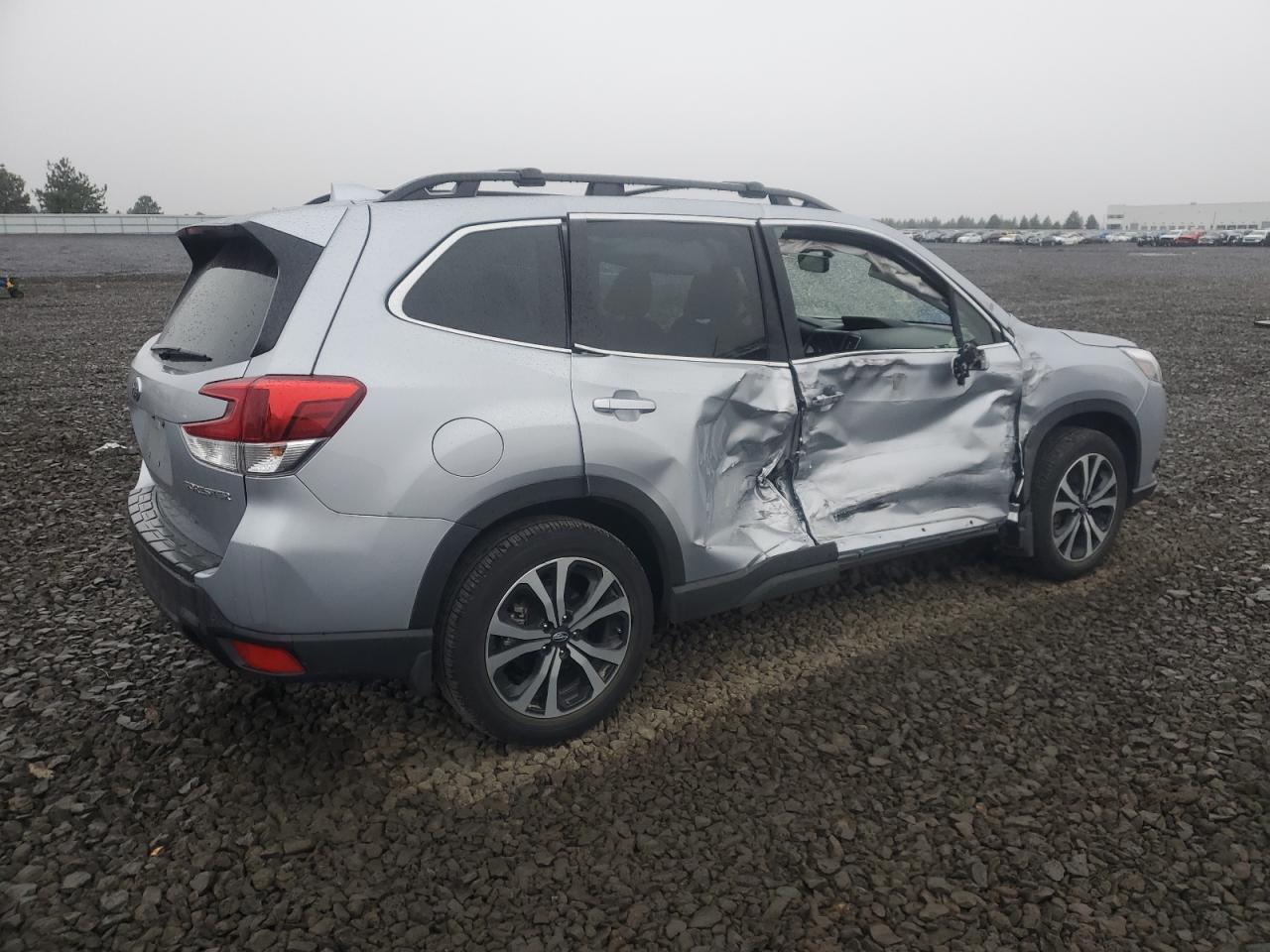 2022 SUBARU FORESTER