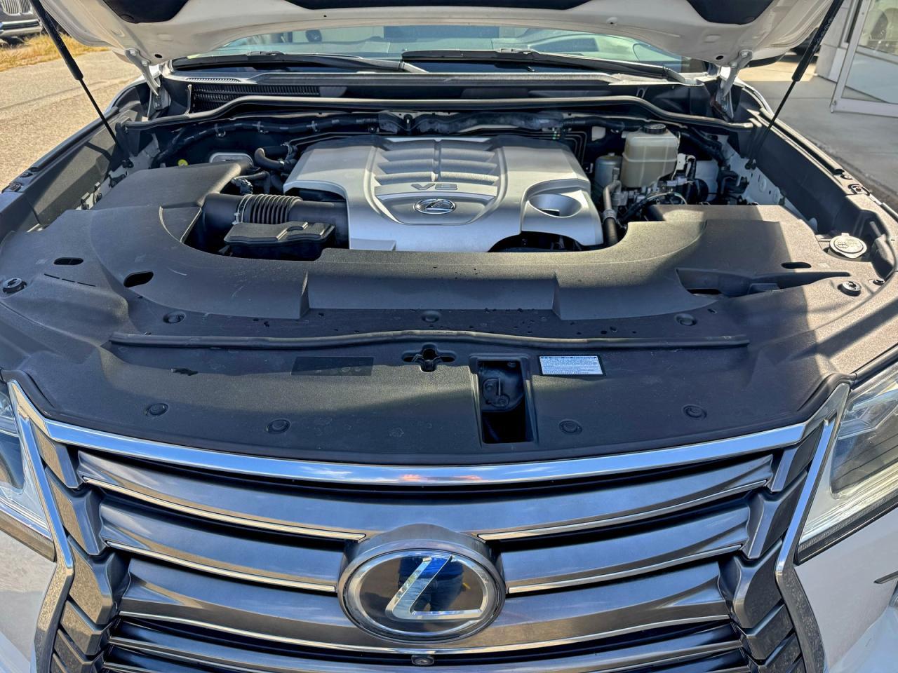 2016 LEXUS LX 570