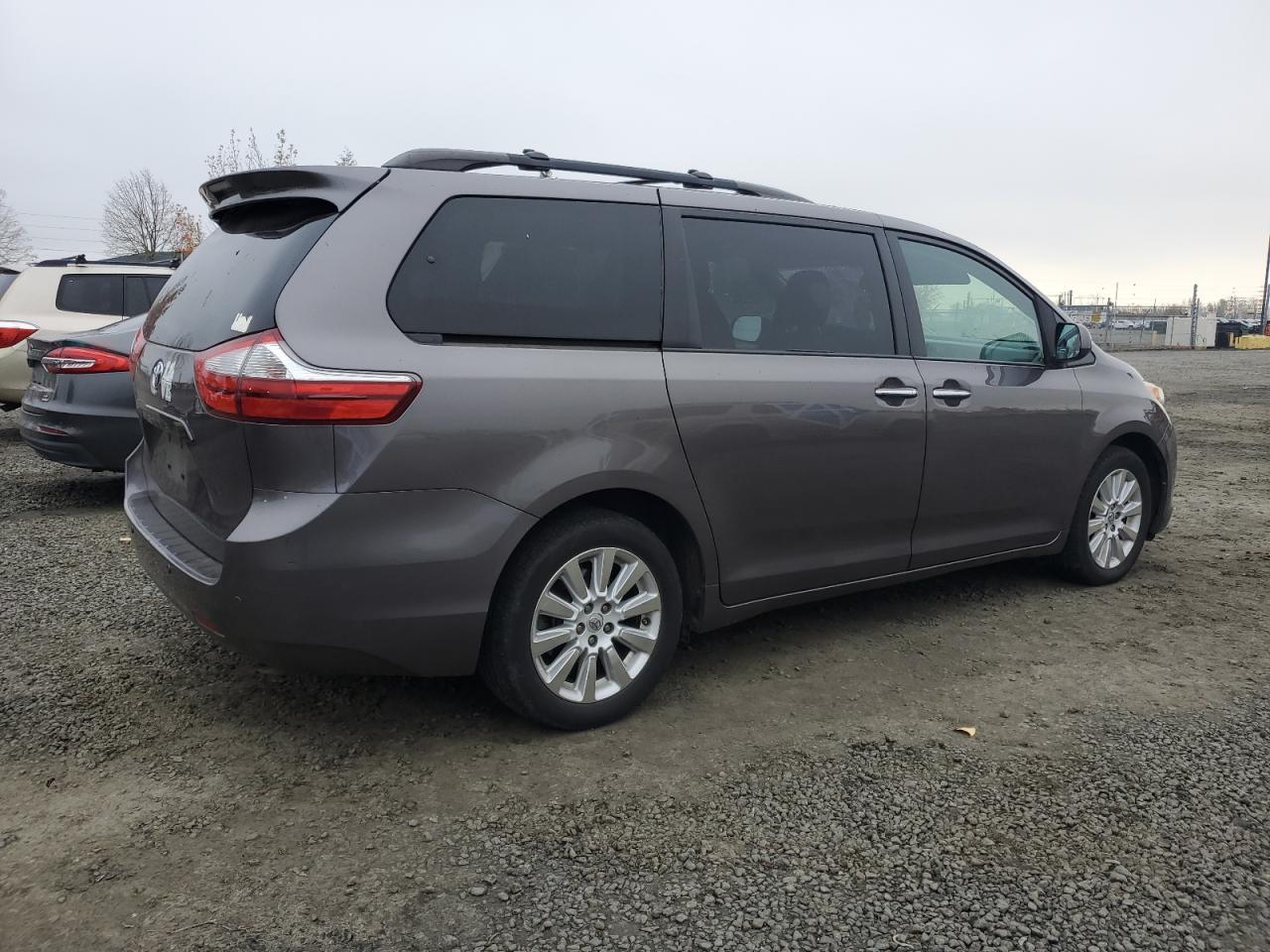 2015 TOYOTA SIENNA