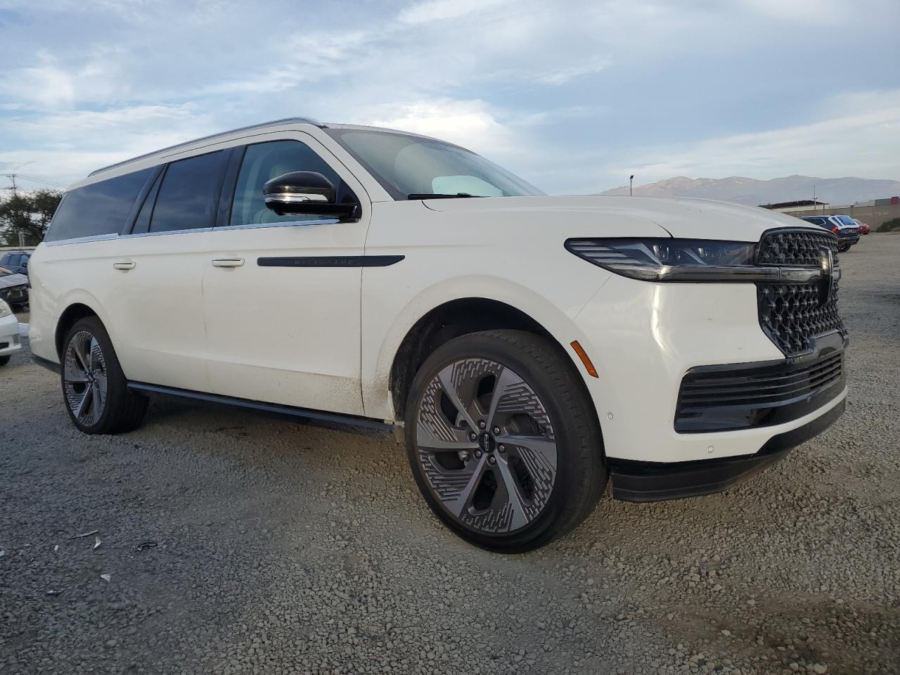 2025 LINCOLN Navigator