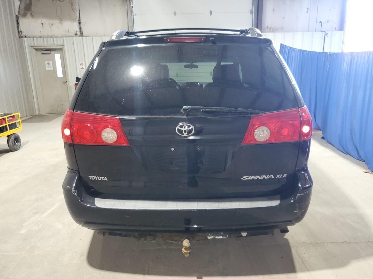 2009 TOYOTA SIENNA