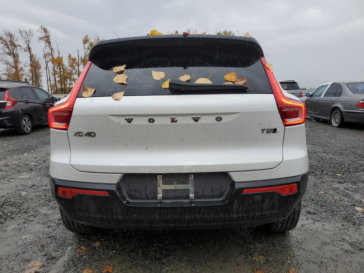 2022 VOLVO XC40