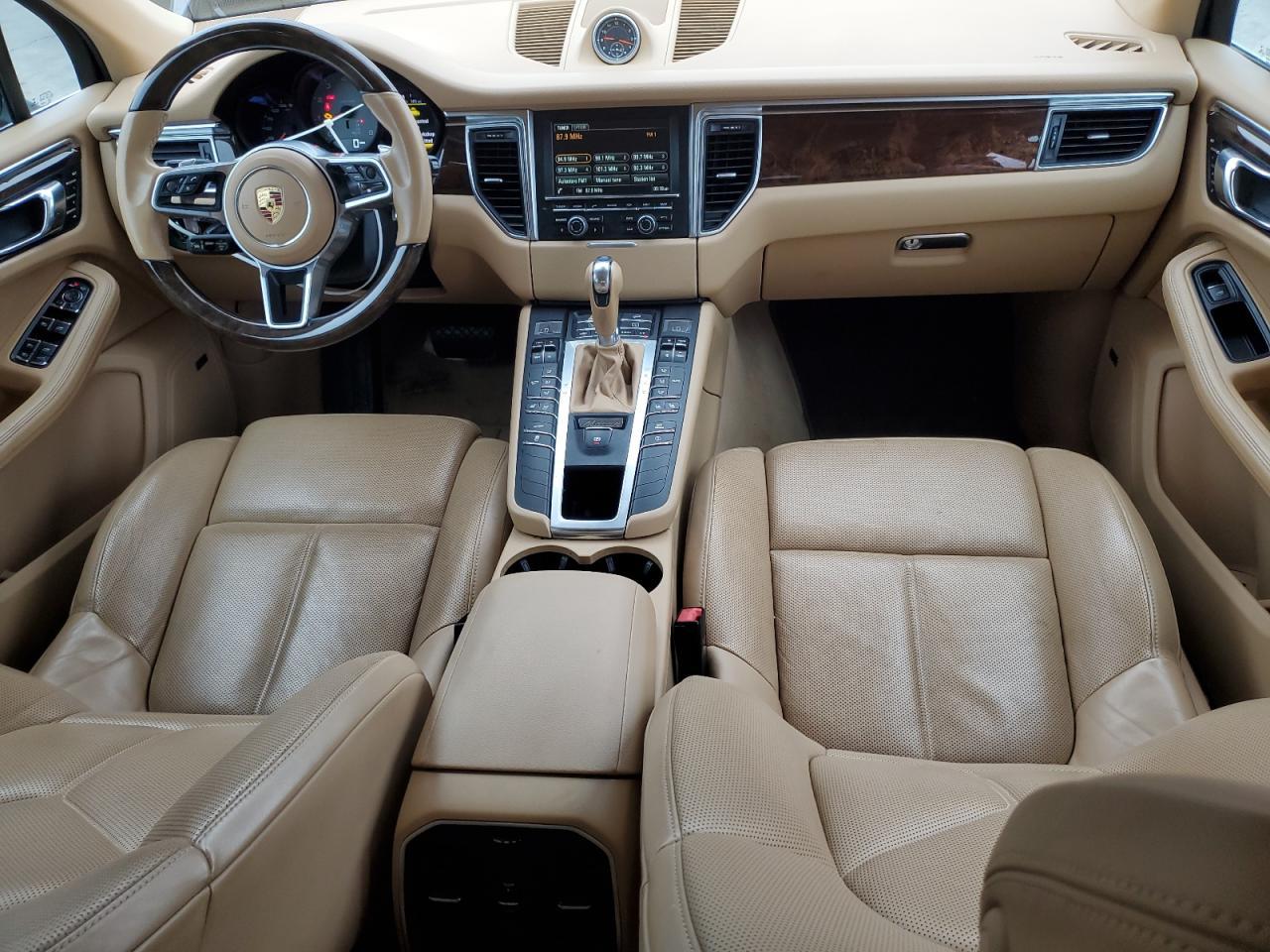 2016 PORSCHE Macan