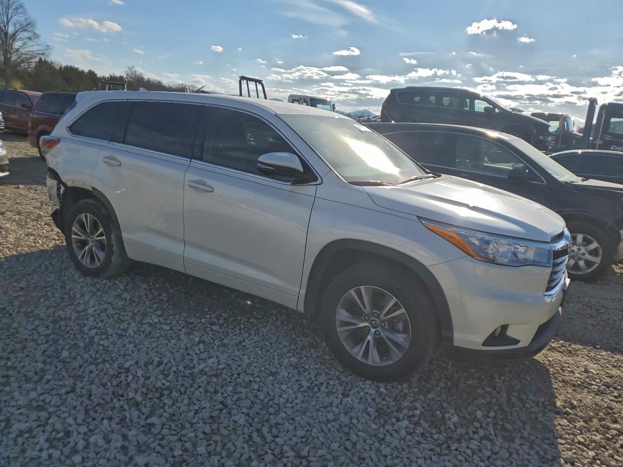 2016 TOYOTA HIGHLANDER