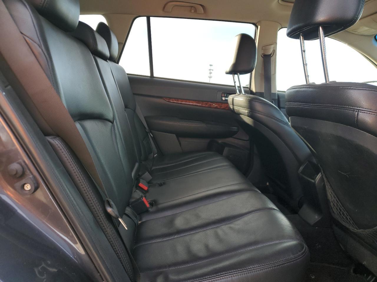 2010 SUBARU Outback