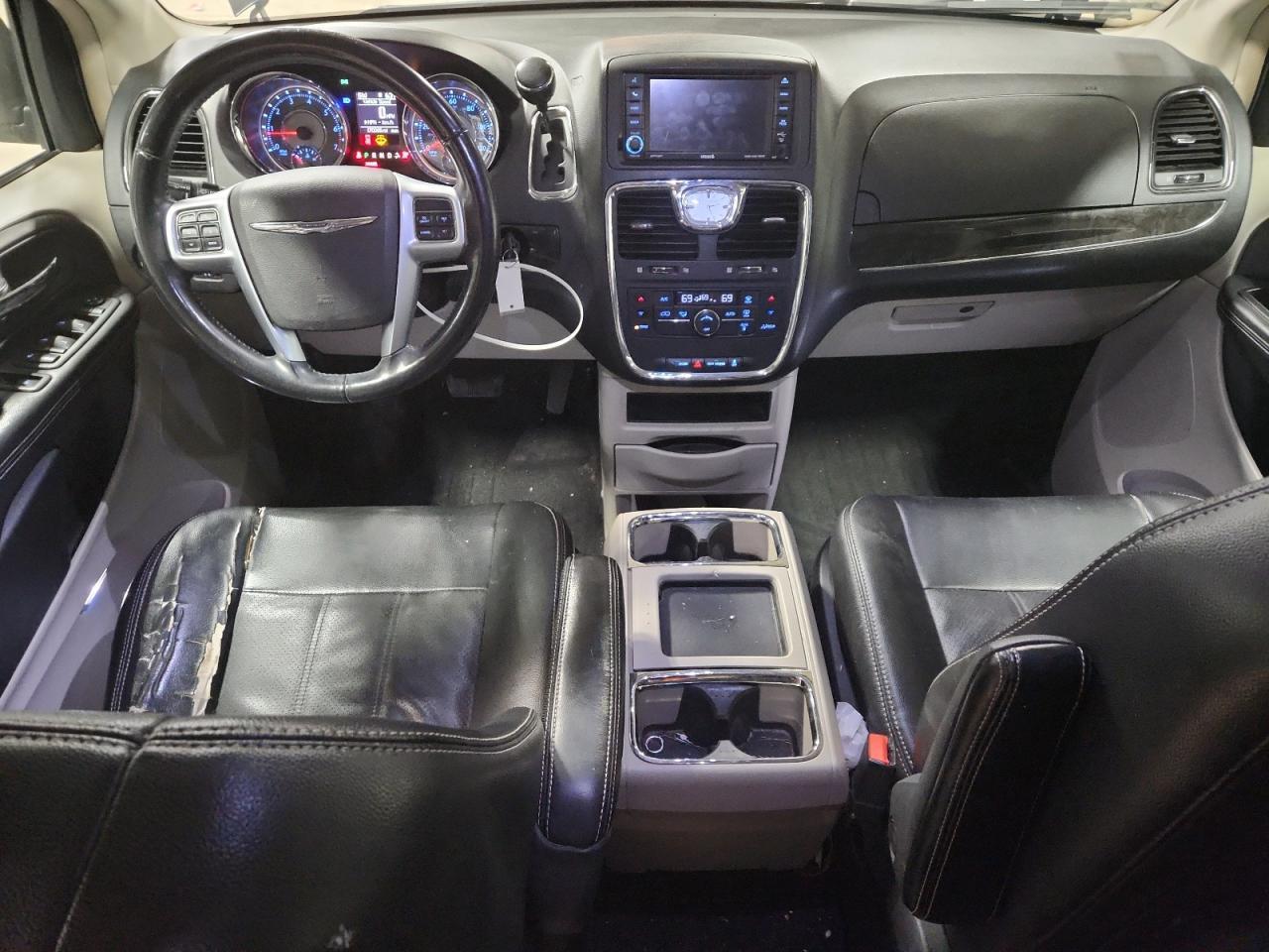 2012 CHRYSLER Town & Country