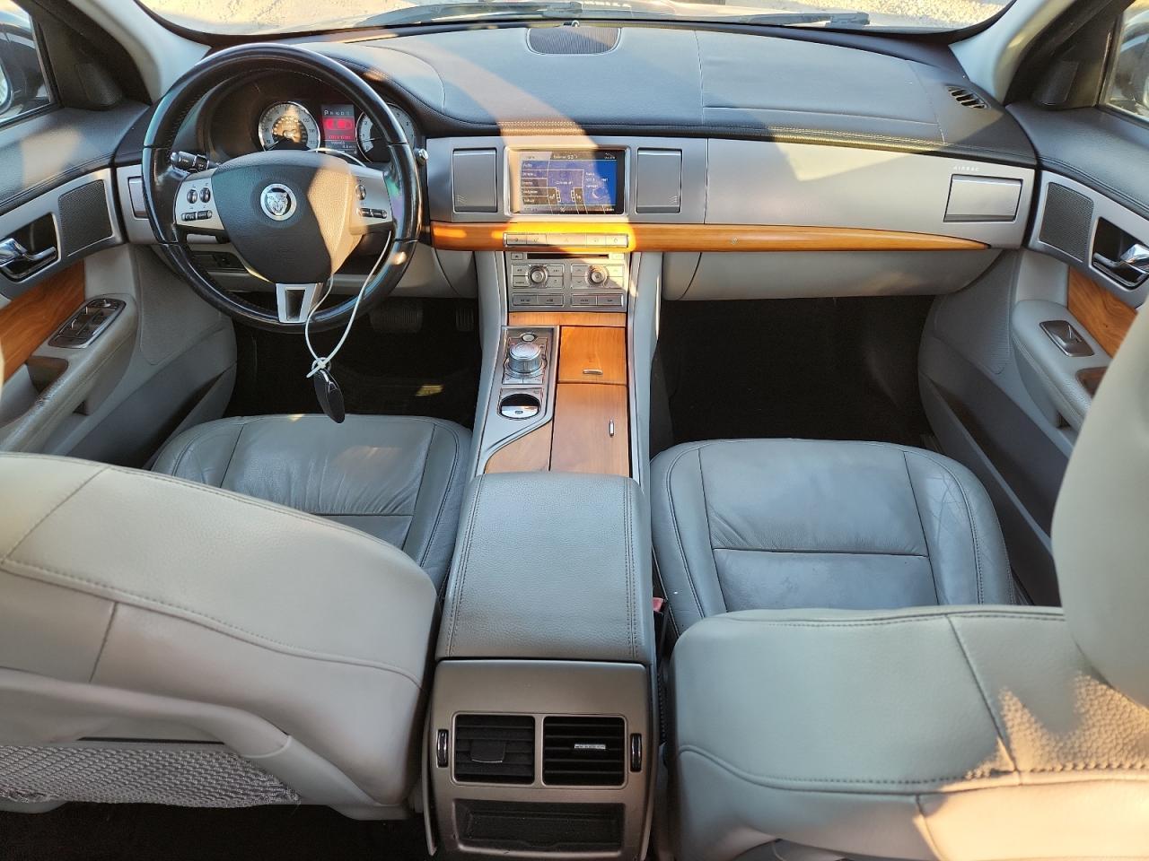 2010 JAGUAR XF