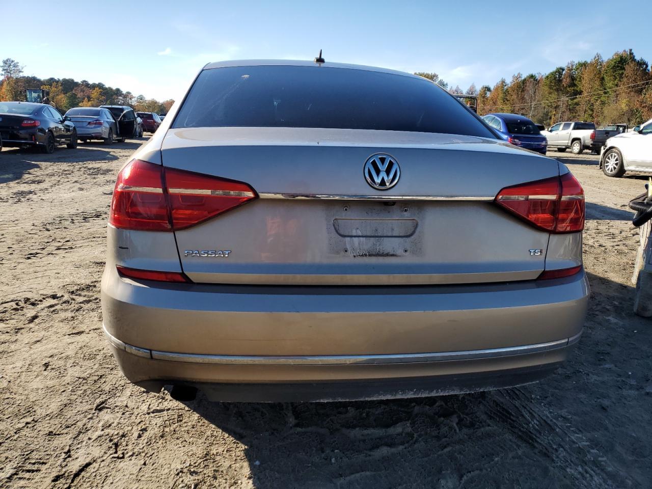 2016 VOLKSWAGEN Passat