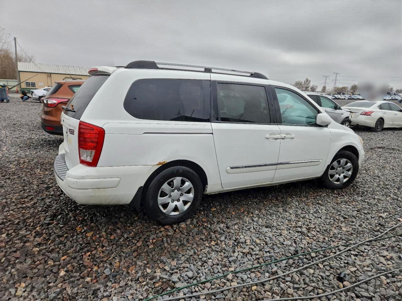 2007 HYUNDAI Entourage