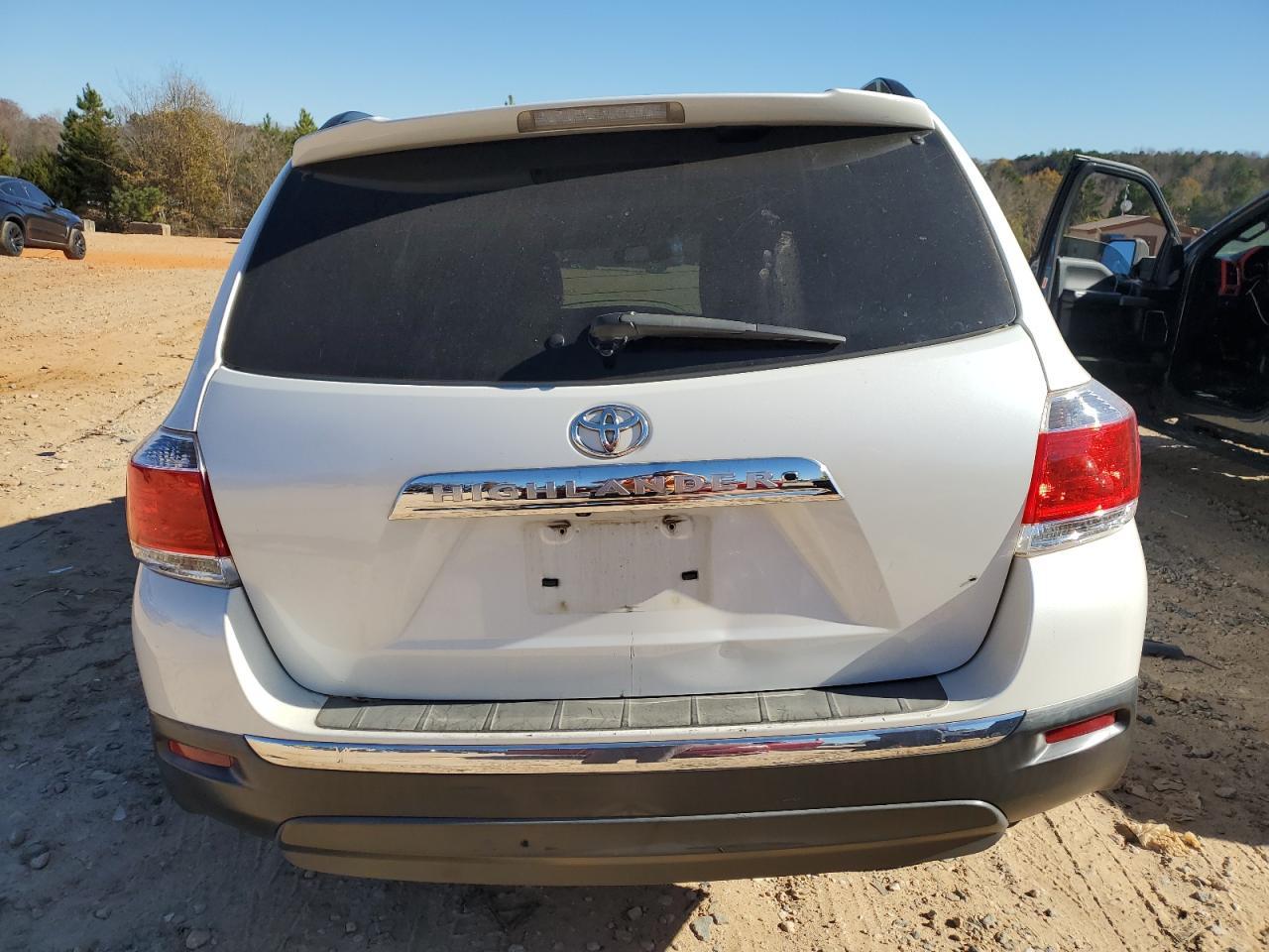 2011 TOYOTA HIGHLANDER