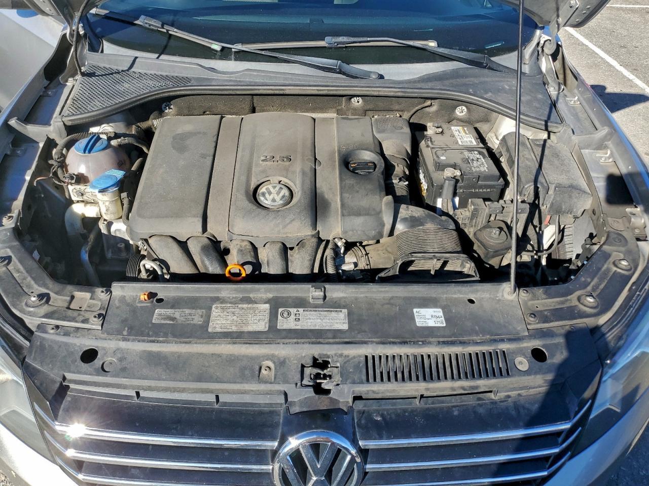 2012 VOLKSWAGEN Passat