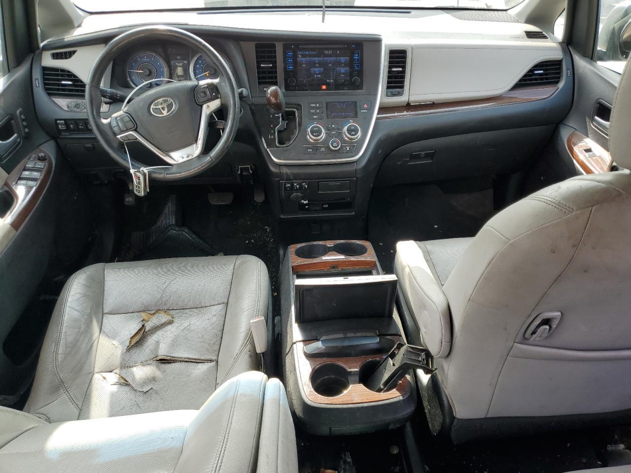 2016 TOYOTA SIENNA