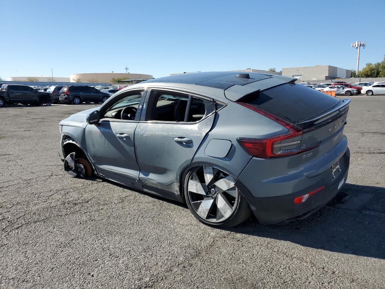 2023 VOLVO C40