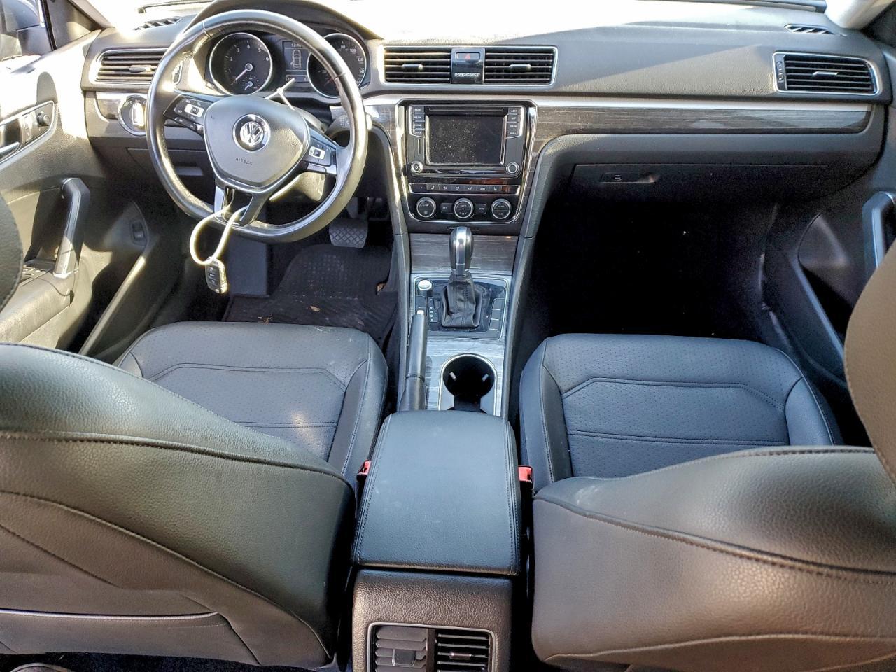2018 VOLKSWAGEN Passat