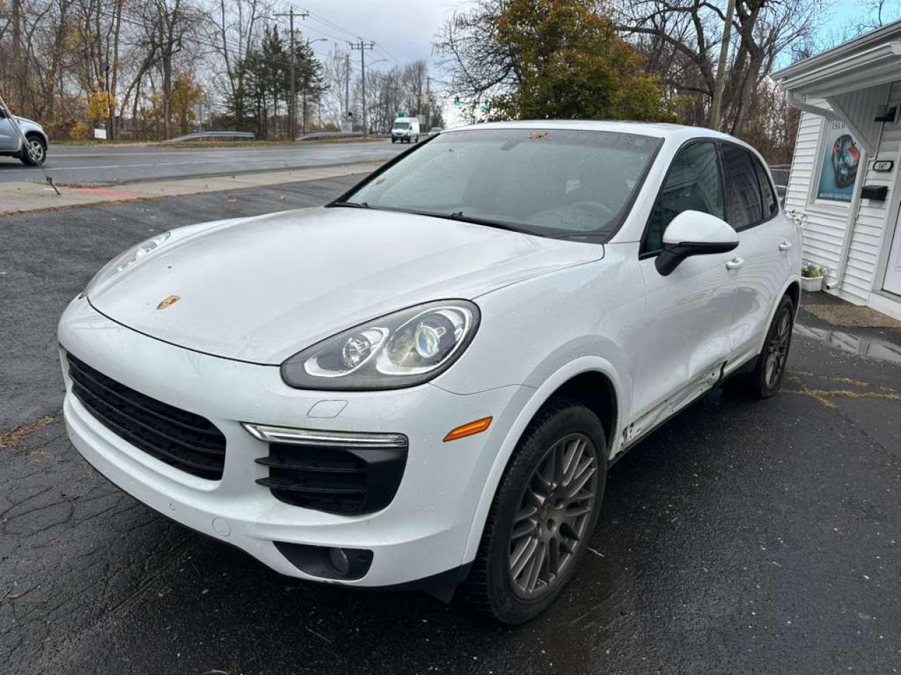 2017 PORSCHE CAYENNE