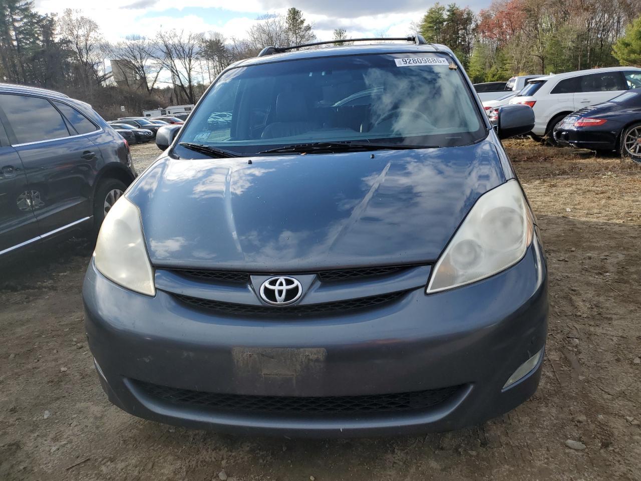 2010 TOYOTA SIENNA