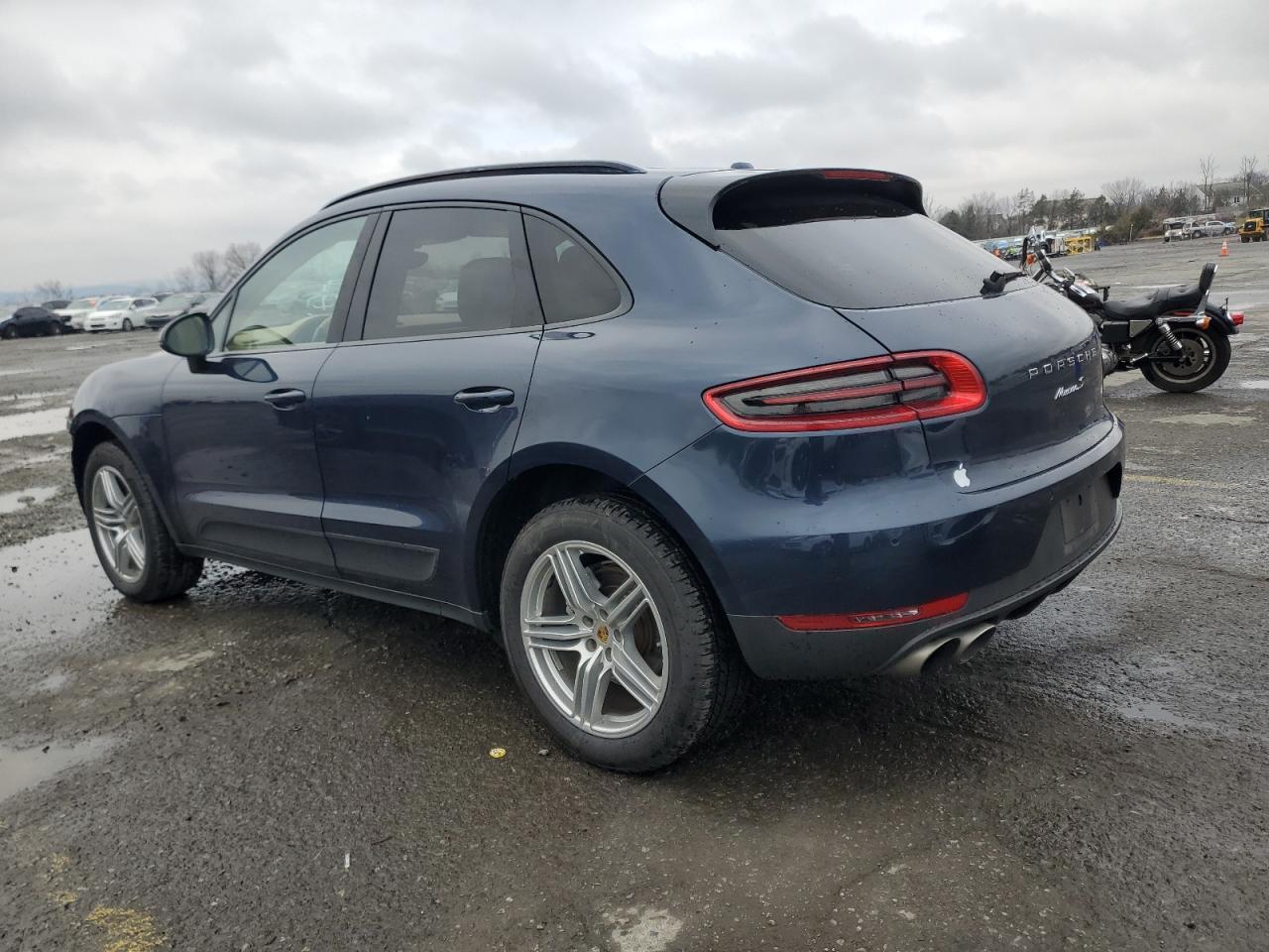 2016 PORSCHE Macan
