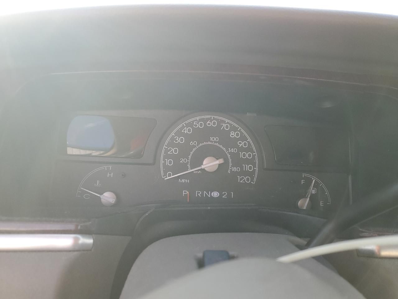 2004 LINCOLN Town Car