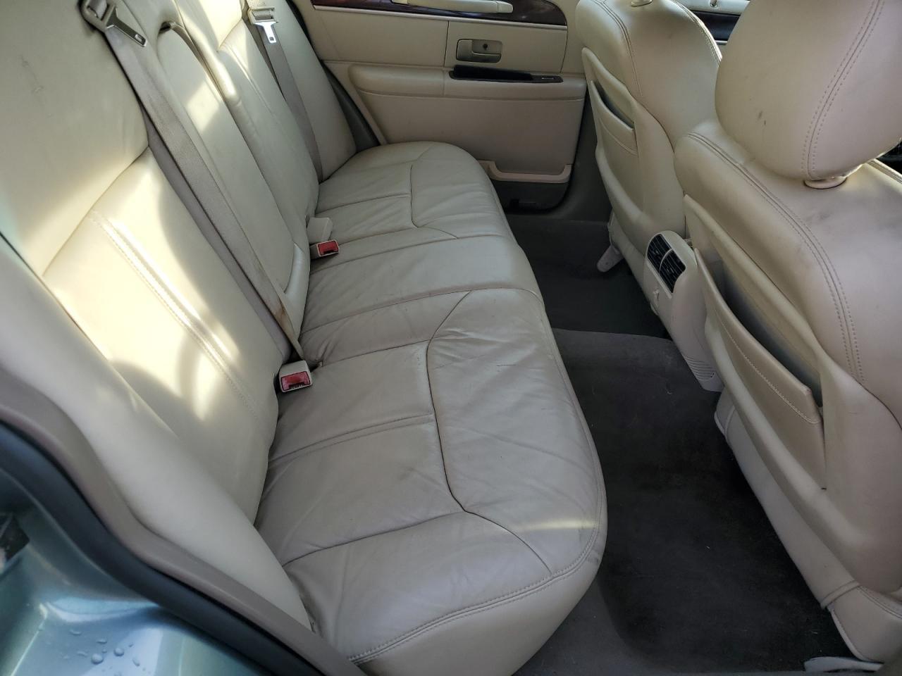 2004 LINCOLN Town Car